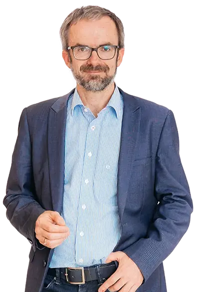 Portrait of Dr. Stefan Schiel in business attire